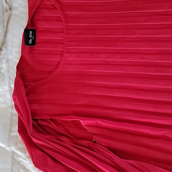 Women's The Attic Blouse, Color Red. Size L - Picture 6 of 8